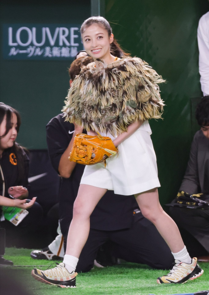 橋本環奈始球式パンツ線4 橋本環奈始球式パンツ線4