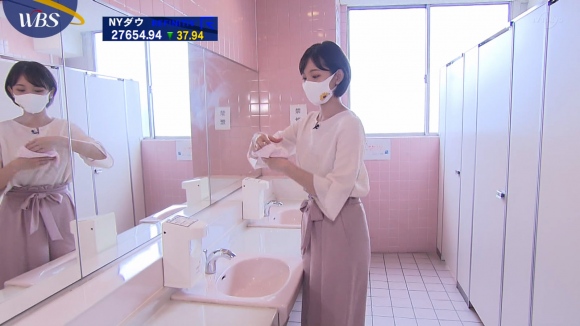 女子アナ田中瞳パン線女子トイレ1
