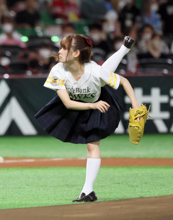 前田佳織里始球式パンチラ0