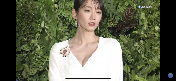 吉岡里帆おっぱい0