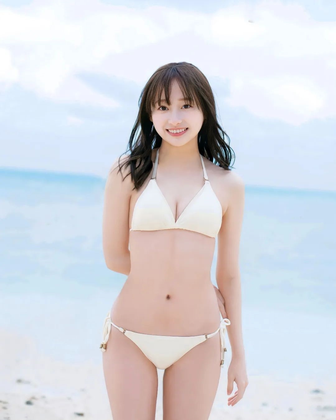 サッカー解説で有名な日向坂46影山優佳がベッドで後背位下着姿を晒す – みんくちゃんねる