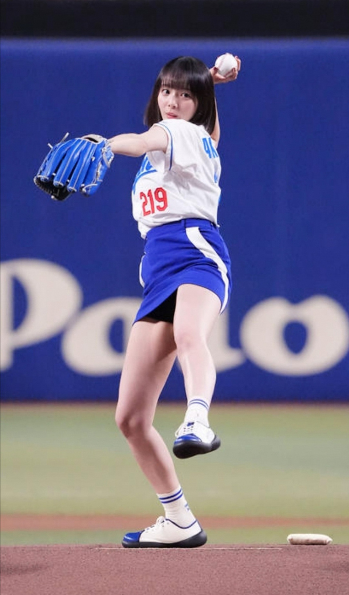 岡田紗佳始球式パンチラ6