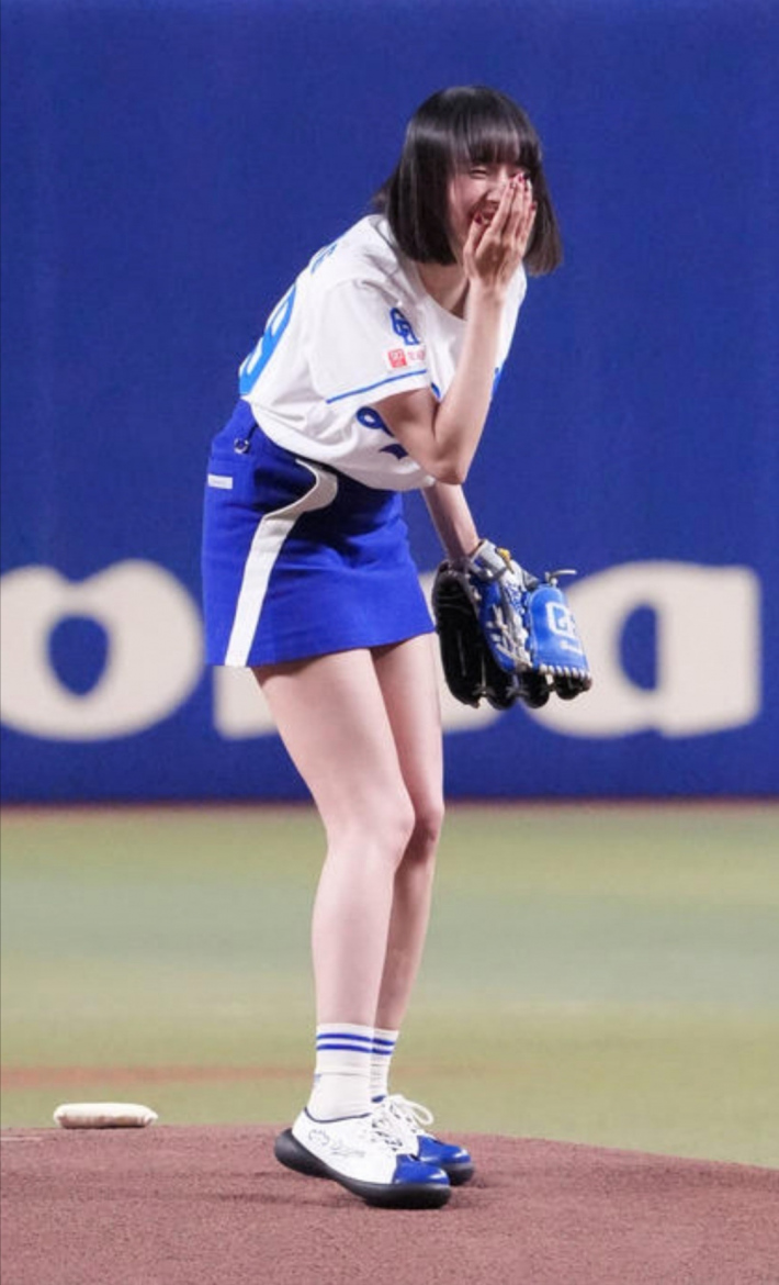 岡田紗佳始球式パンチラ8
