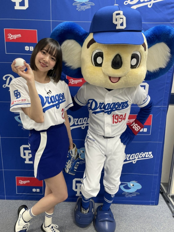 岡田紗佳始球式パンチラ9