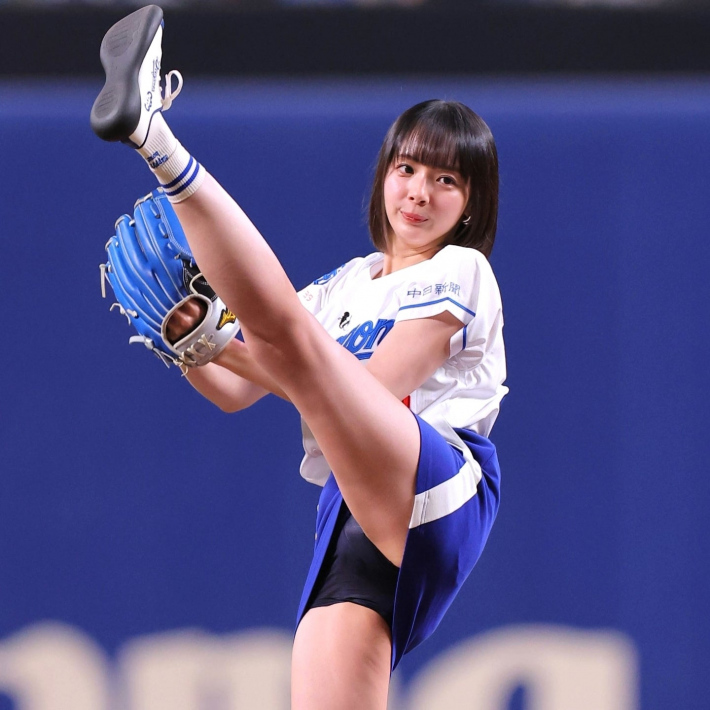 岡田紗佳始球式パンチラ10