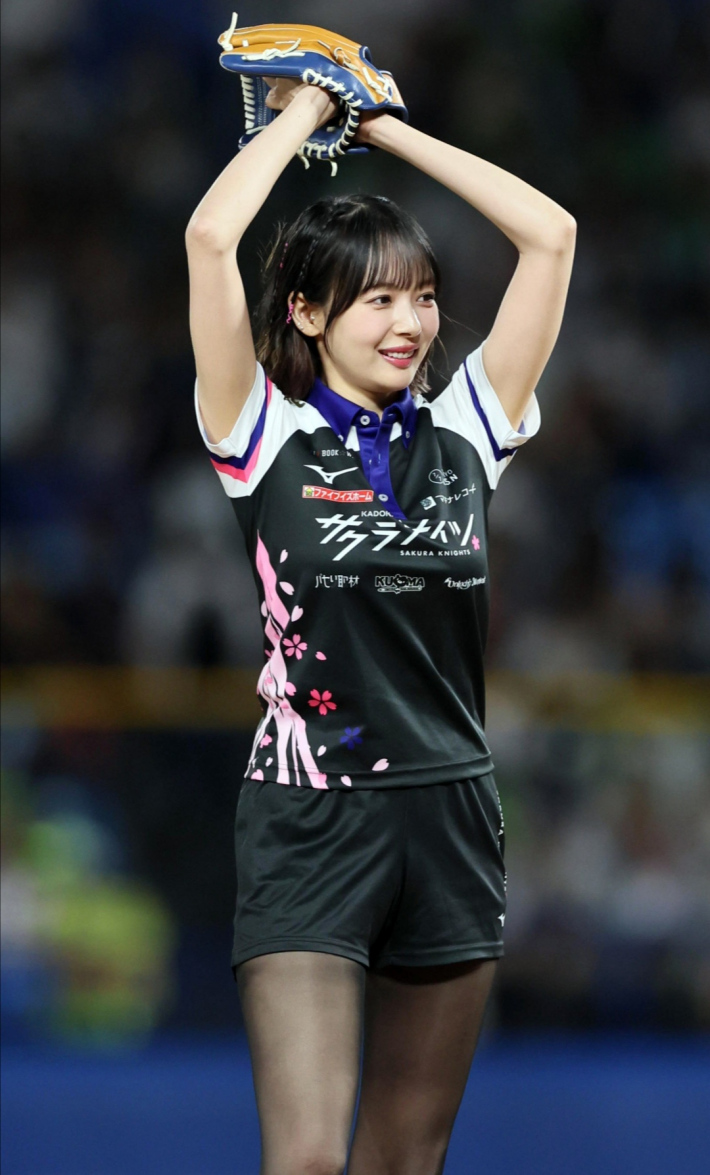 岡田紗佳パンチラ始球式2