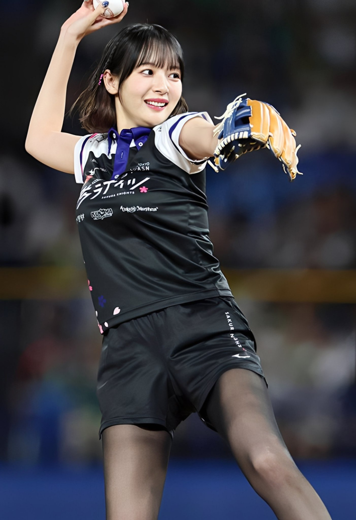岡田紗佳パンチラ始球式6