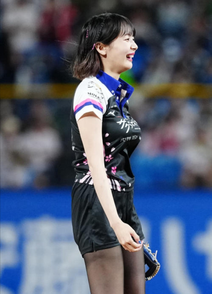 岡田紗佳パンチラ始球式7