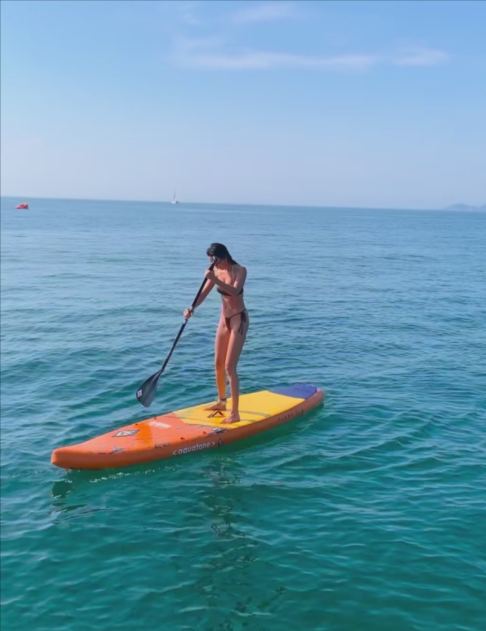 菜々緒Tフロントビキニ2