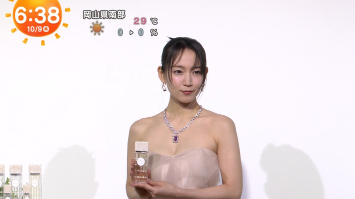 吉岡里帆おっぱい谷間毛穴11