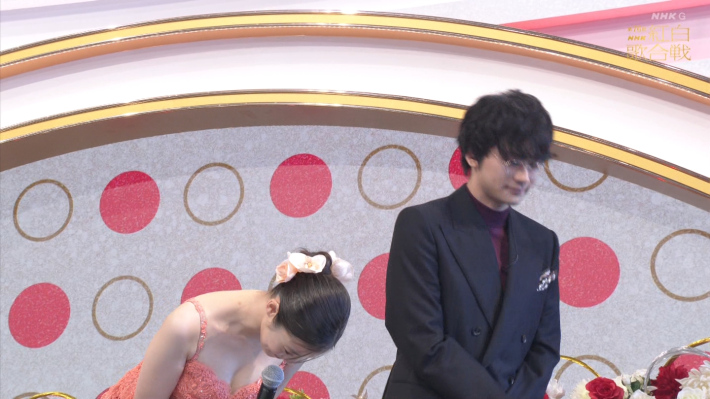 紅白今田美桜おっぱい1