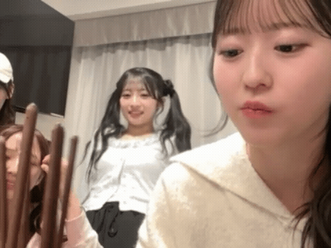 秋山由奈胸チラ0