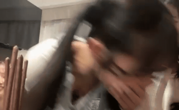 秋山由奈胸チラ4