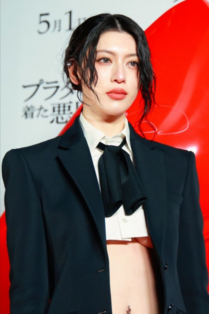 三吉彩花下乳0