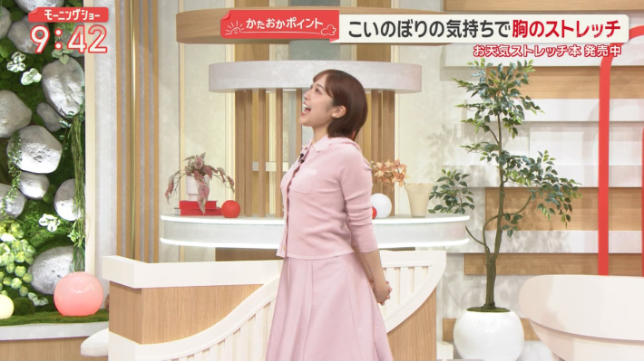モーニングショー松岡朱里胸チラ0