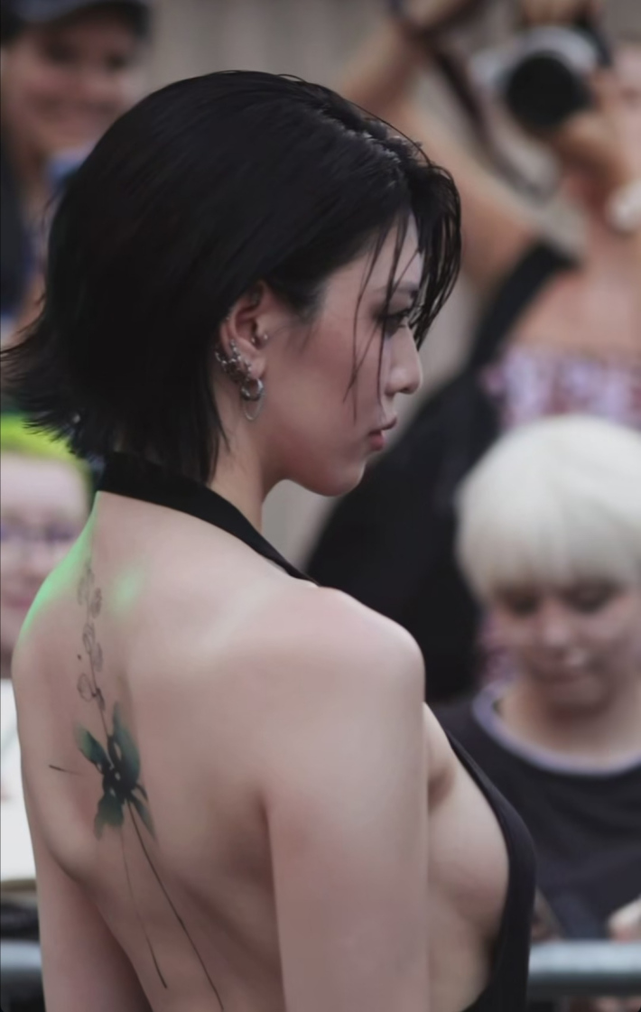 三吉彩花8
